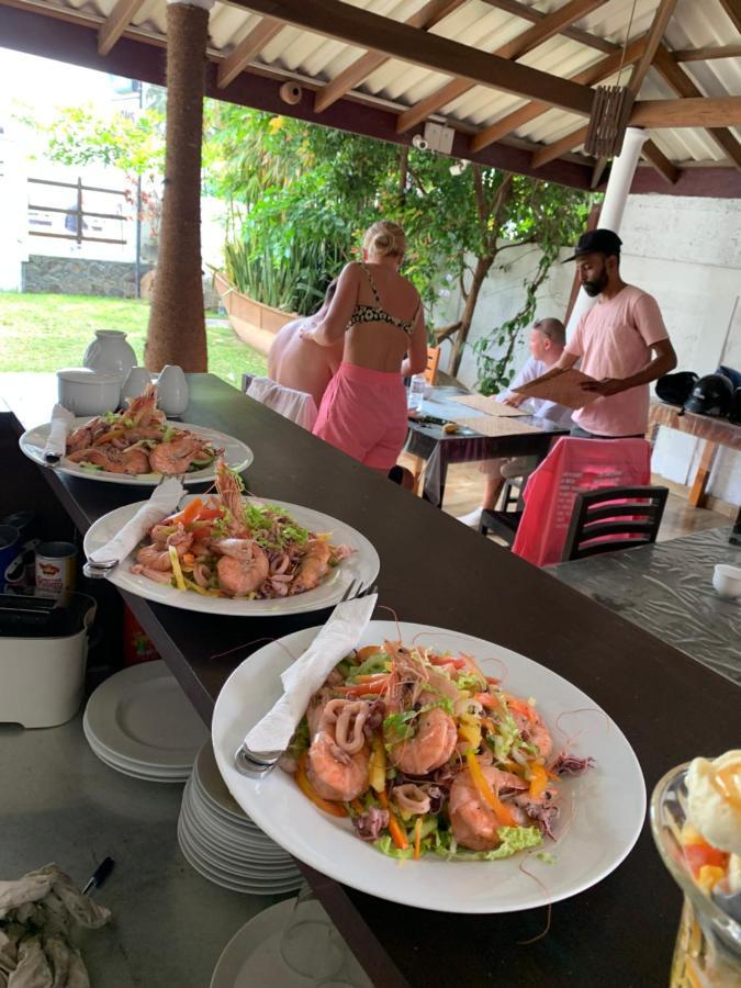Ceylon Surf Guest And Restaurant Bed and Breakfast Weligama Exteriör bild