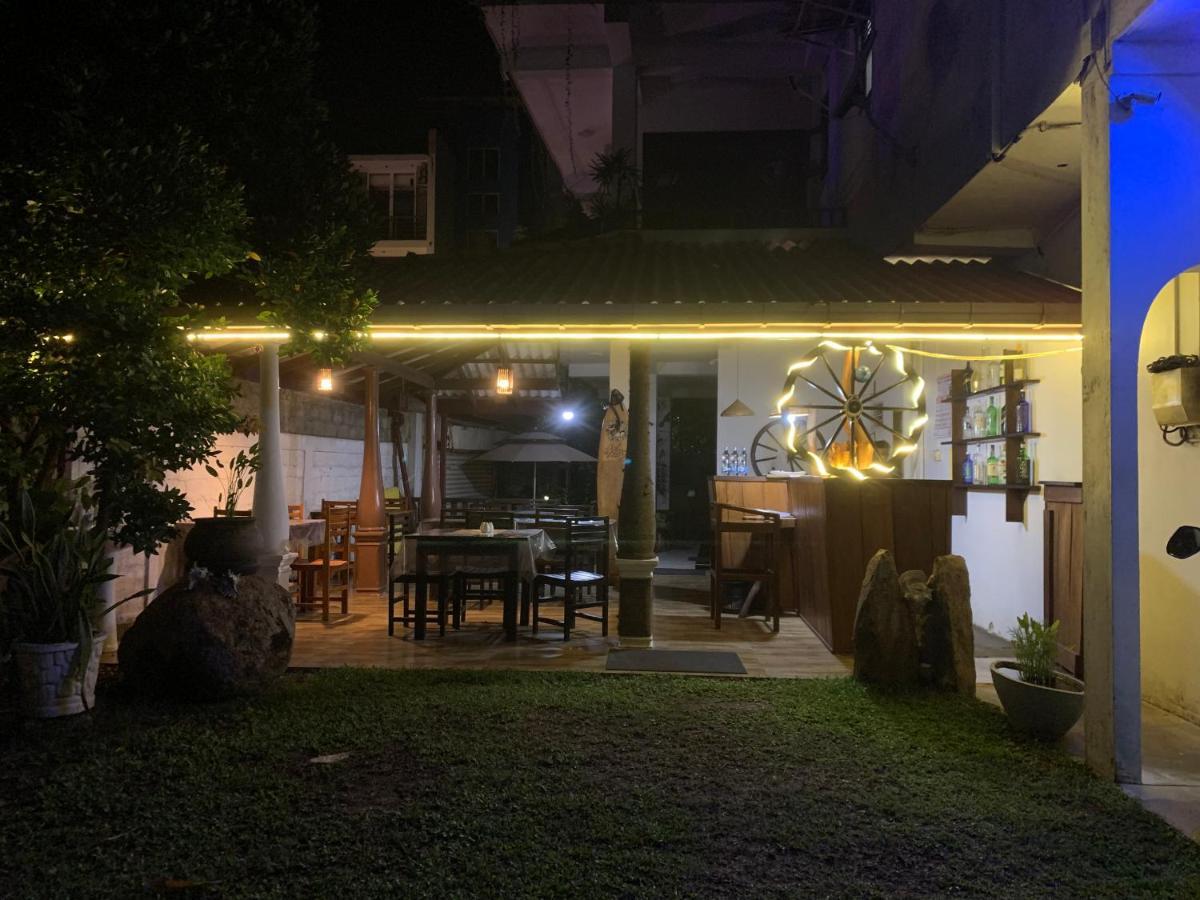 Ceylon Surf Guest And Restaurant Bed and Breakfast Weligama Exteriör bild