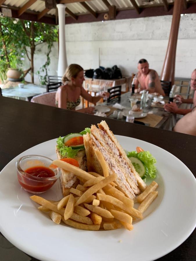 Ceylon Surf Guest And Restaurant Bed and Breakfast Weligama Exteriör bild