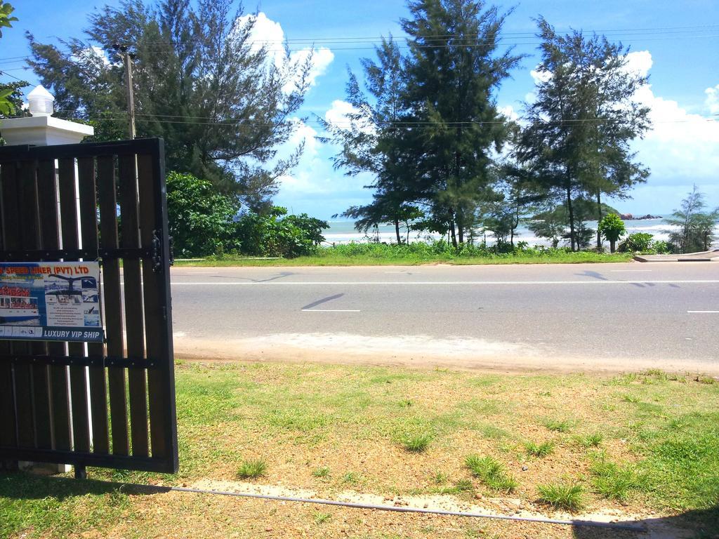 Ceylon Surf Guest And Restaurant Bed and Breakfast Weligama Exteriör bild
