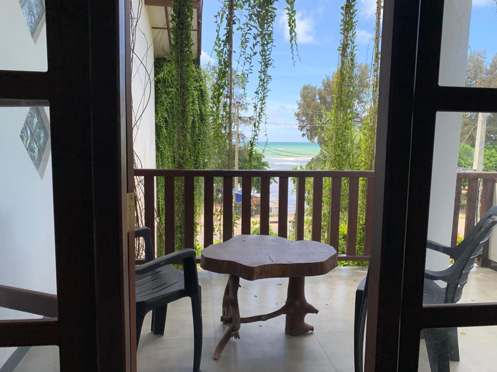 Ceylon Surf Guest And Restaurant Bed and Breakfast Weligama Exteriör bild