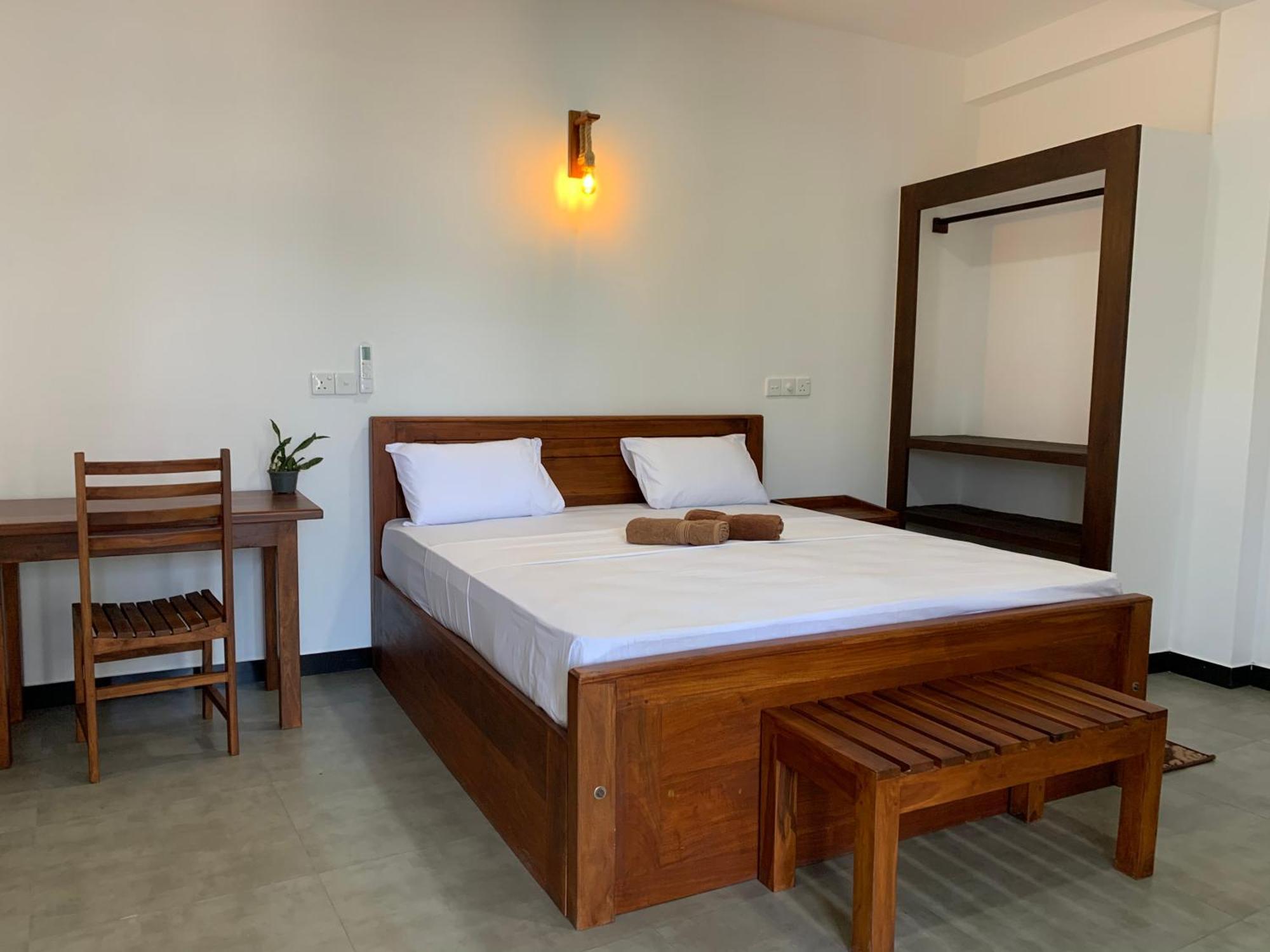 Ceylon Surf Guest And Restaurant Bed and Breakfast Weligama Exteriör bild