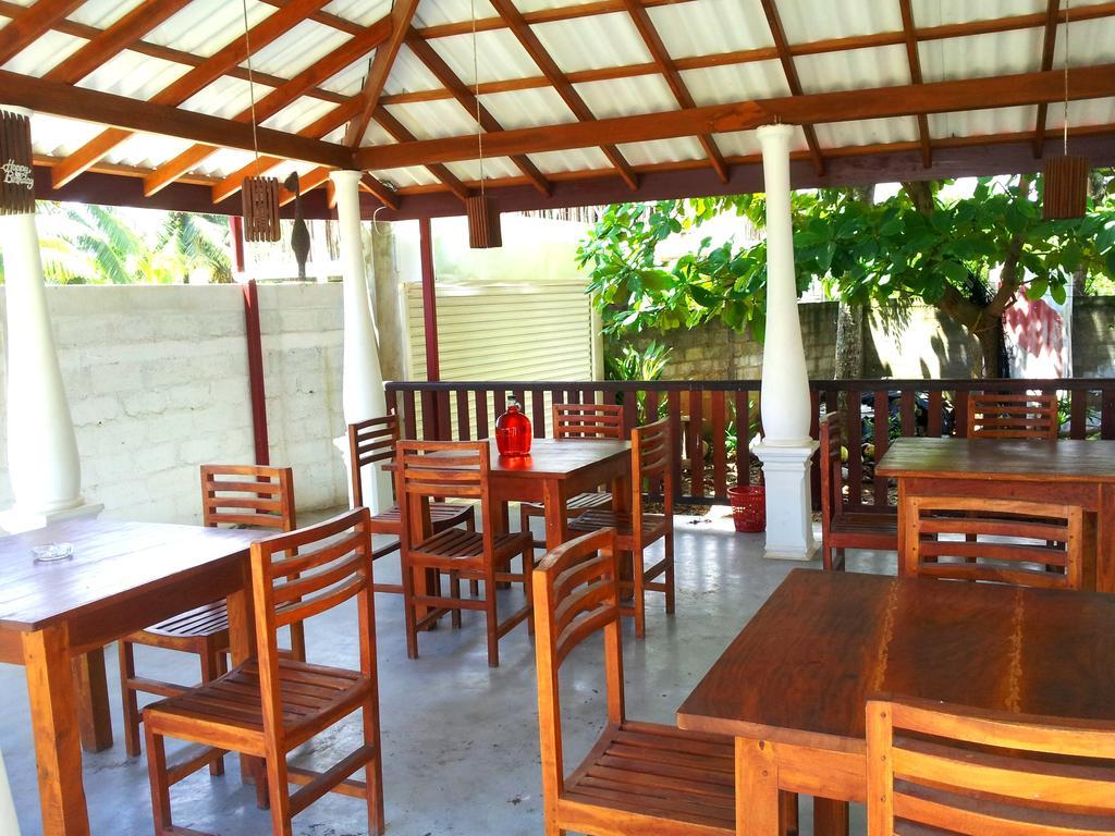 Ceylon Surf Guest And Restaurant Bed and Breakfast Weligama Exteriör bild