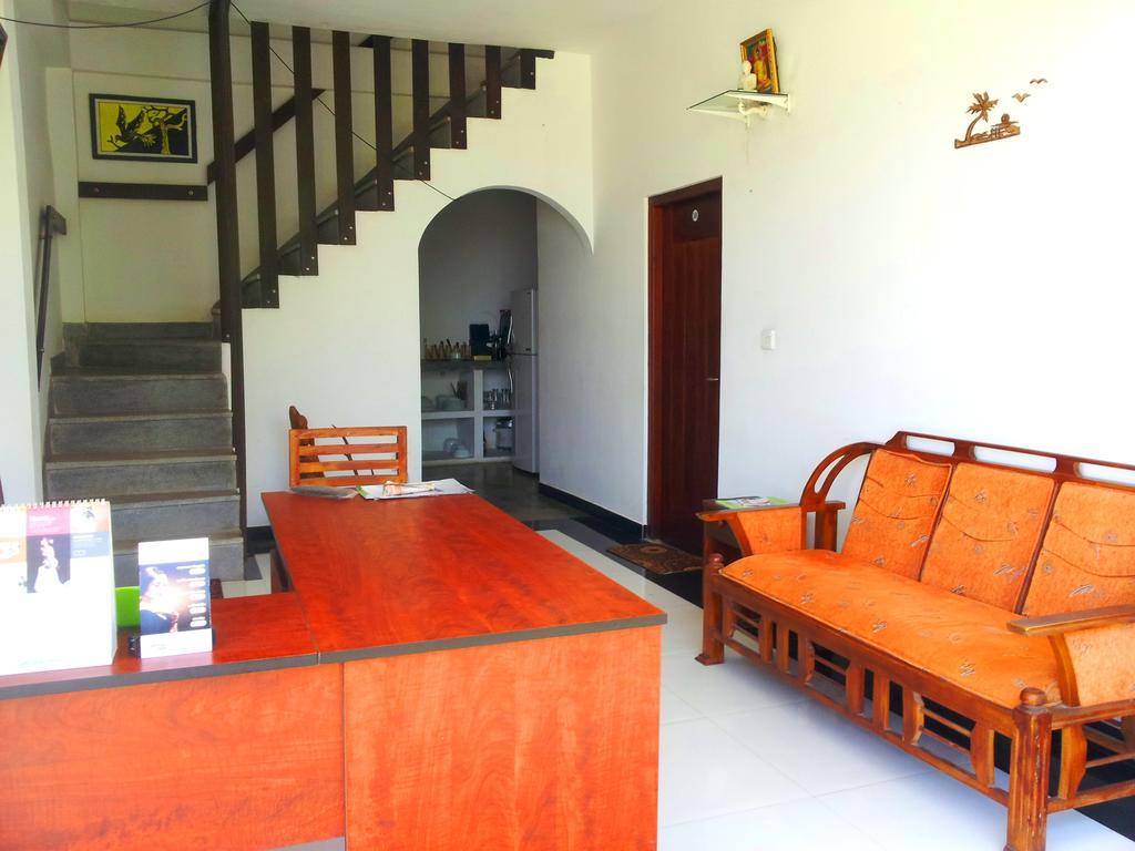 Ceylon Surf Guest And Restaurant Bed and Breakfast Weligama Exteriör bild