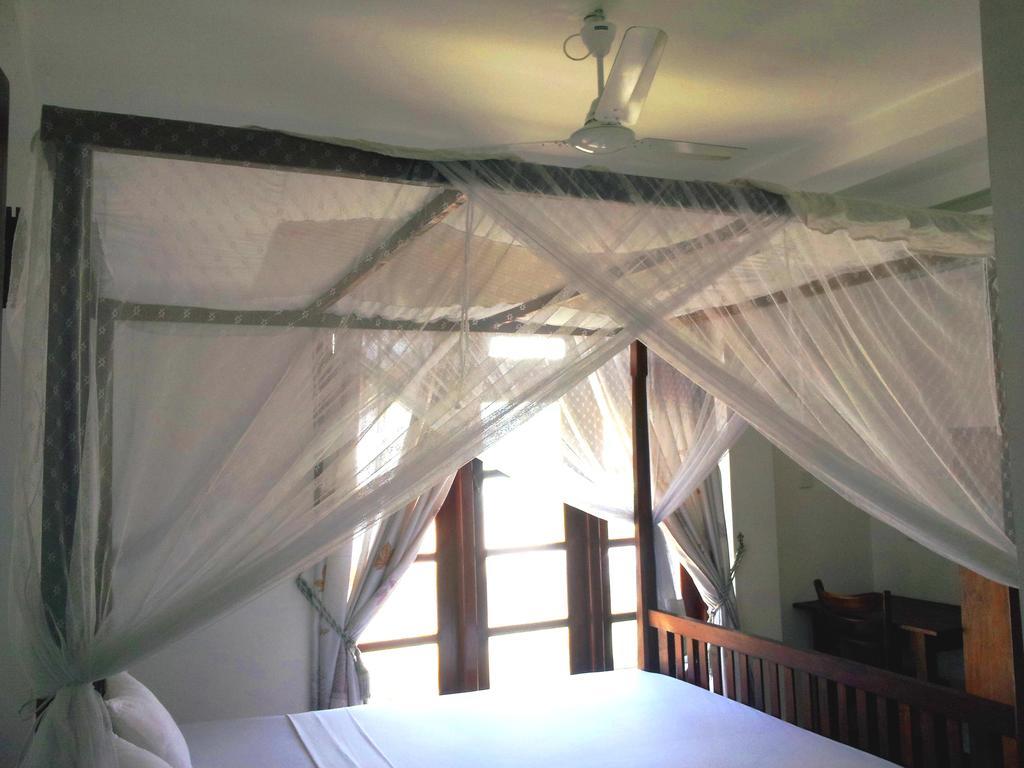 Ceylon Surf Guest And Restaurant Bed and Breakfast Weligama Rum bild