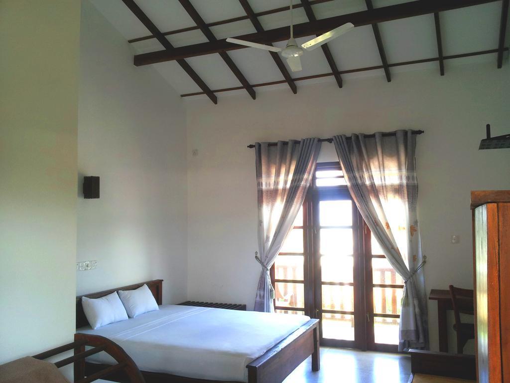 Ceylon Surf Guest And Restaurant Bed and Breakfast Weligama Rum bild