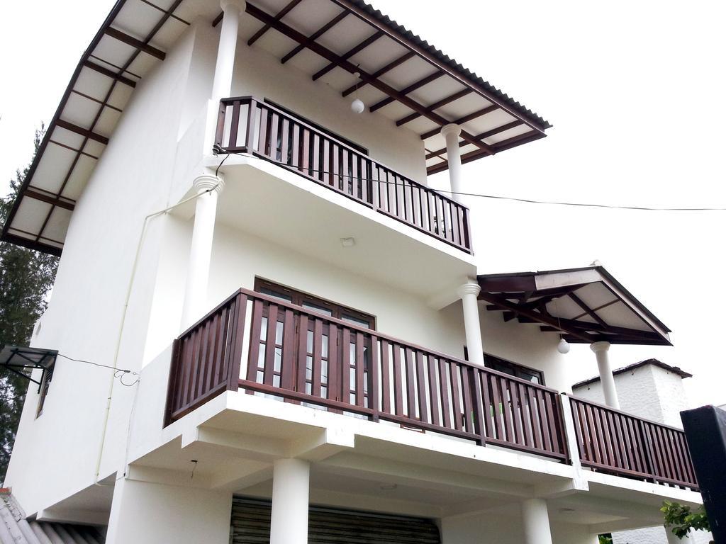 Ceylon Surf Guest And Restaurant Bed and Breakfast Weligama Exteriör bild