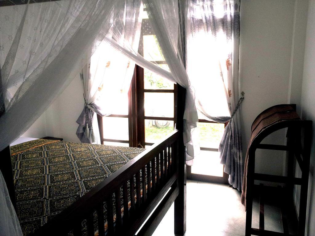 Ceylon Surf Guest And Restaurant Bed and Breakfast Weligama Rum bild