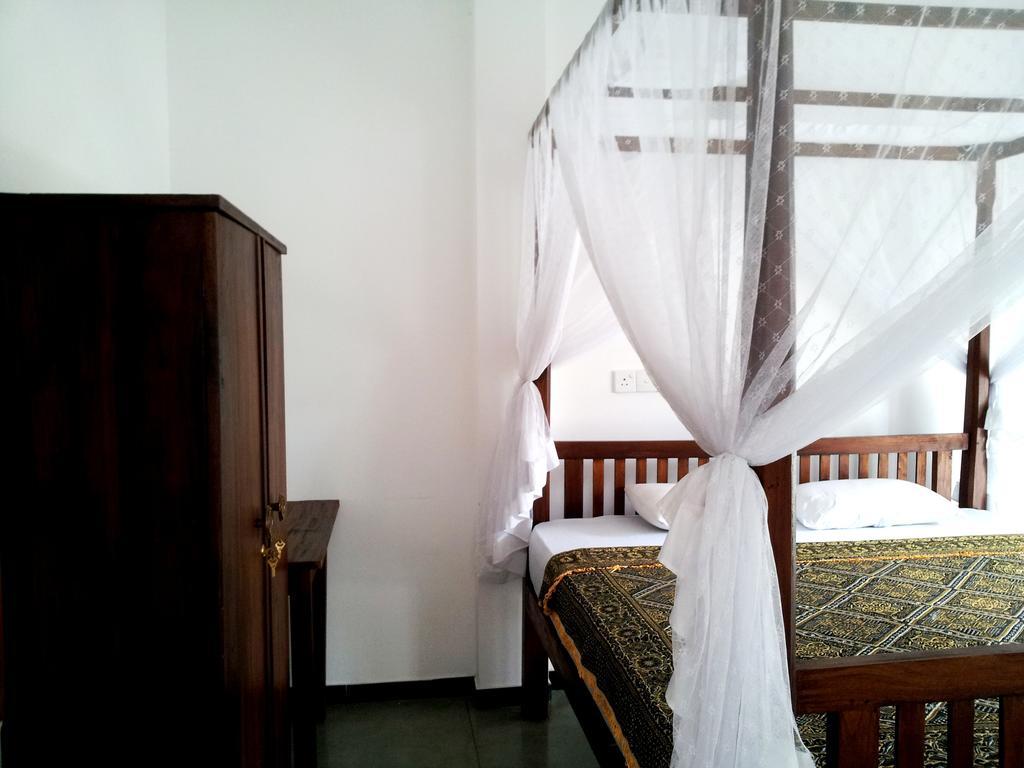 Ceylon Surf Guest And Restaurant Bed and Breakfast Weligama Rum bild