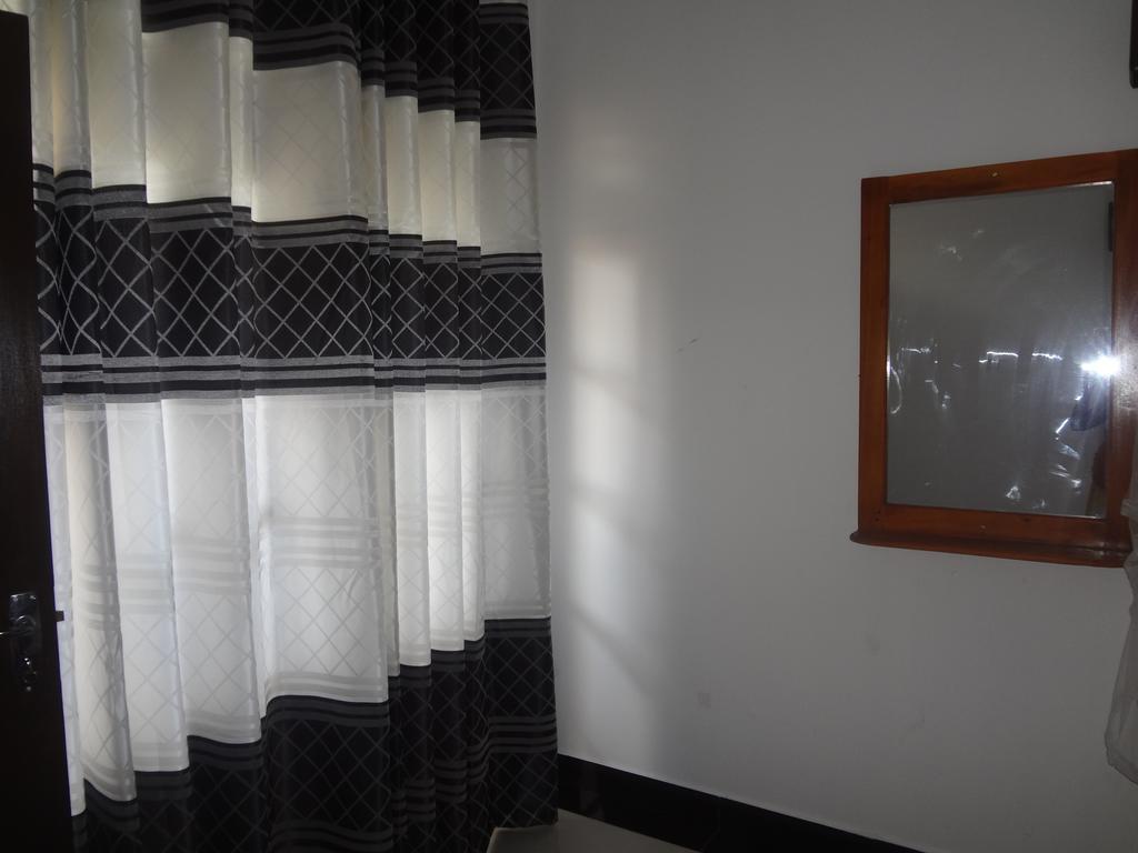 Ceylon Surf Guest And Restaurant Bed and Breakfast Weligama Exteriör bild