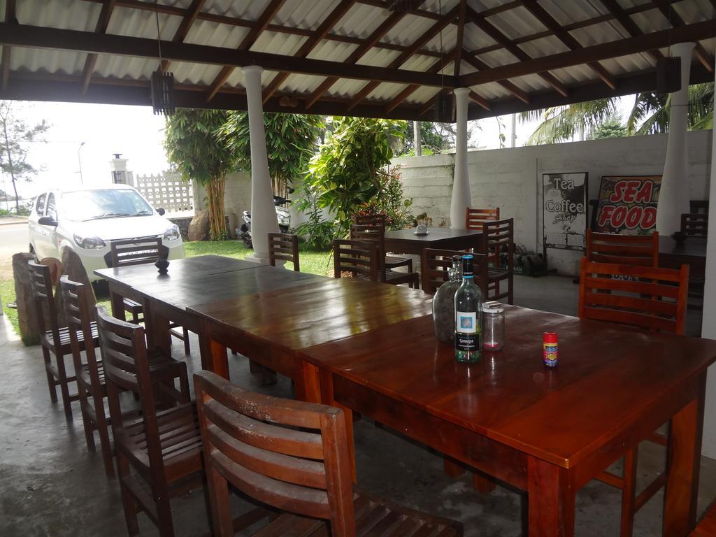 Ceylon Surf Guest And Restaurant Bed and Breakfast Weligama Exteriör bild