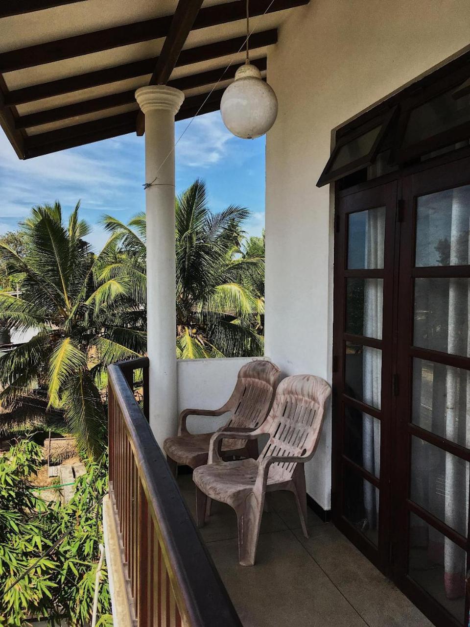 Ceylon Surf Guest And Restaurant Bed and Breakfast Weligama Exteriör bild