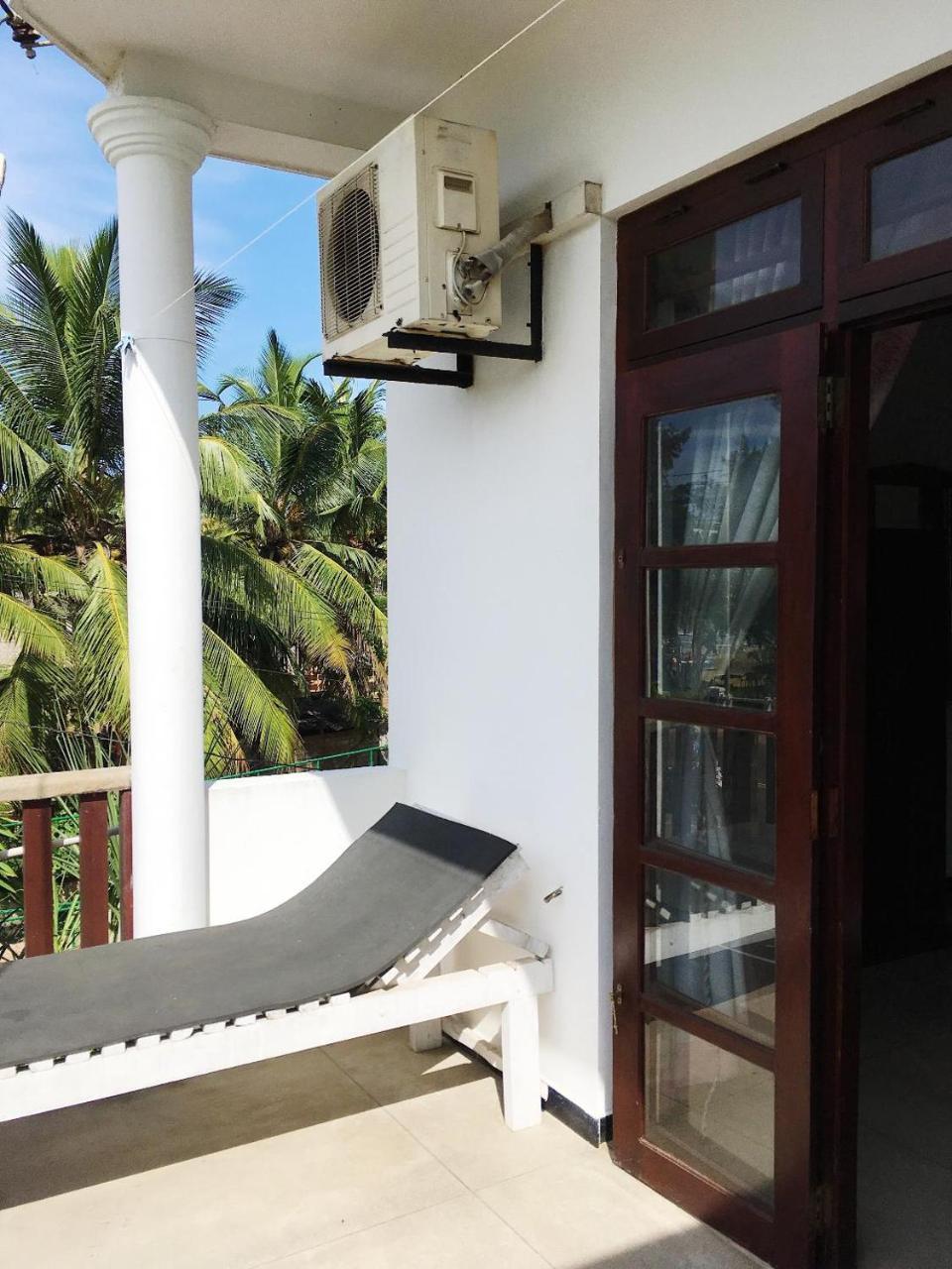 Ceylon Surf Guest And Restaurant Bed and Breakfast Weligama Exteriör bild